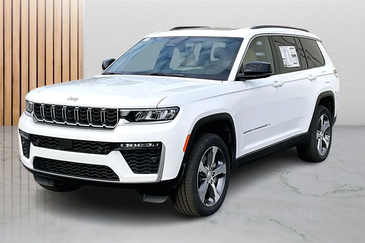 New 2026 Bright White Clear-Coat Exterior Paint Jeep Limited image 4