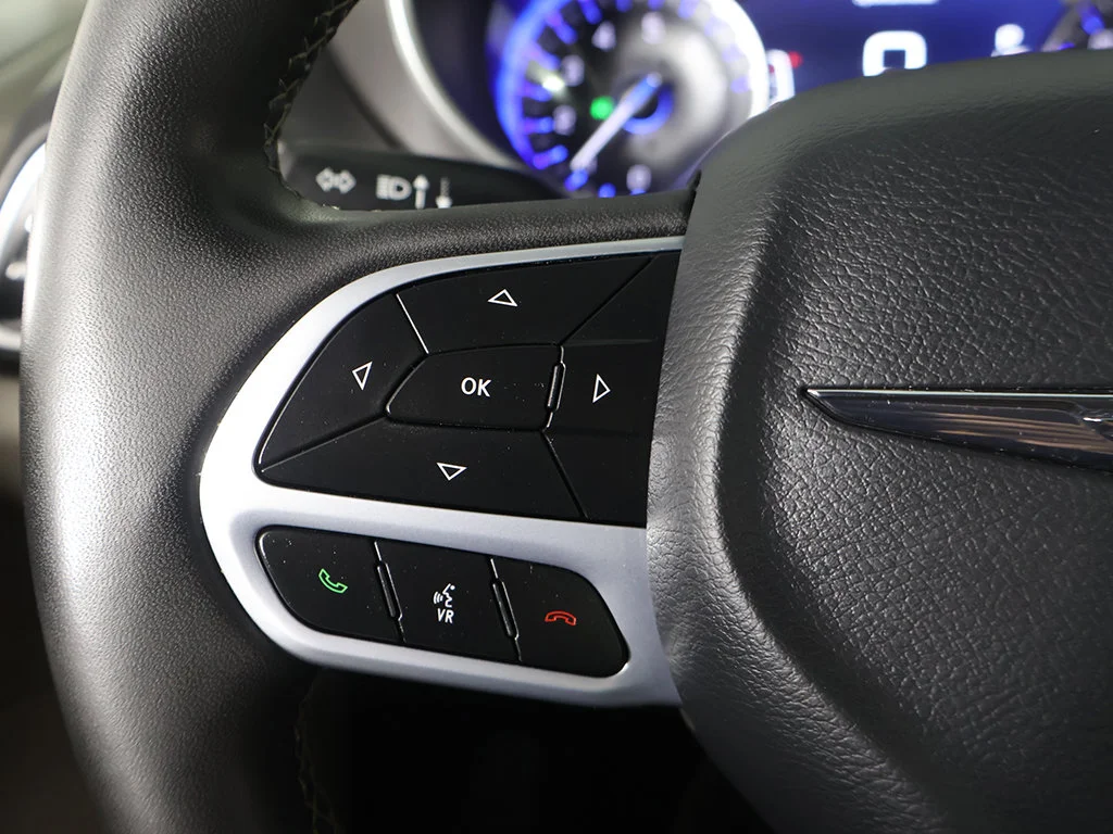 Used 2024 Silver Mist Clearcoat Chrysler Touring L image 44