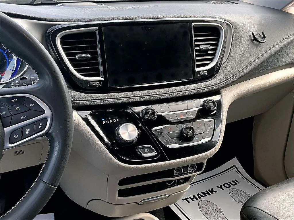 Used 2022 White Chrysler Touring L image 6
