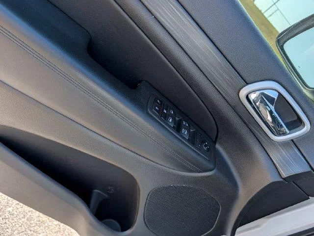 Used 2020 White Jeep Altitude image 11