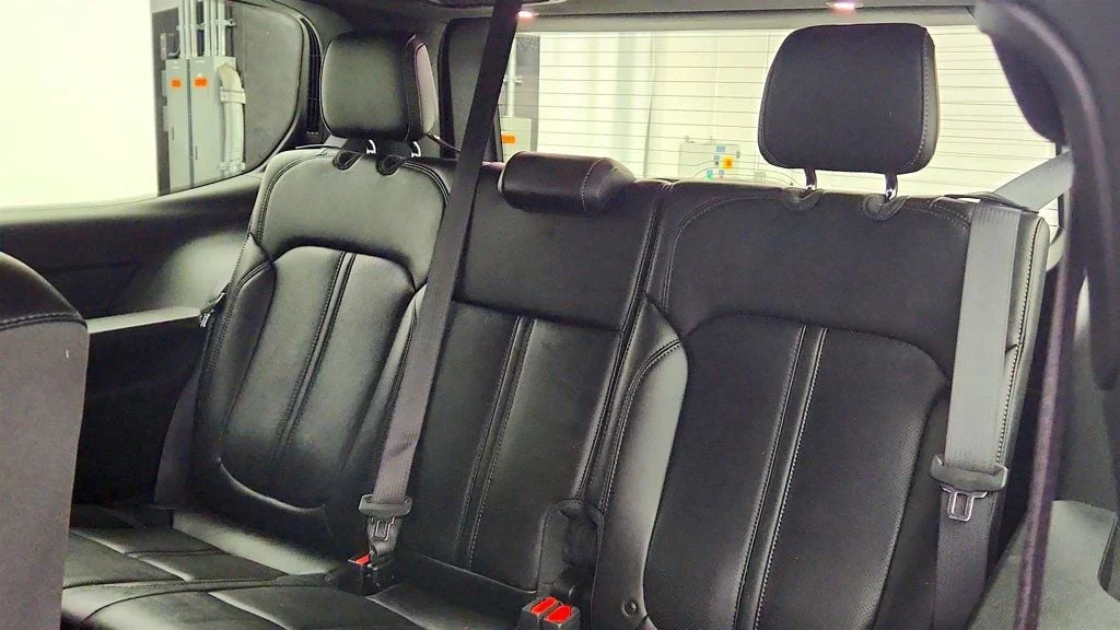 Used 2023 Diamond Black Crystal Pearlcoat Jeep Series III 4x4 w/ Convenience Group & Quadra-Lift Suspension image 21