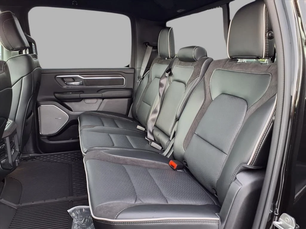 New 2026 Diamond Black Crystal Pearl-Coat Exterior Paint RAM Laramie image 21