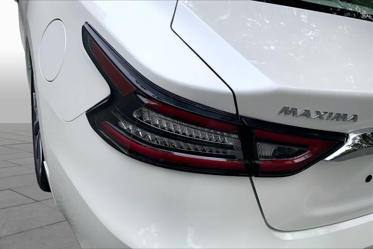Used 2023 Pearl White Tricoat Nissan Platinum image 27