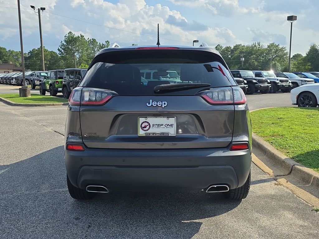 Used 2020 Gray Jeep Latitude Plus image 5