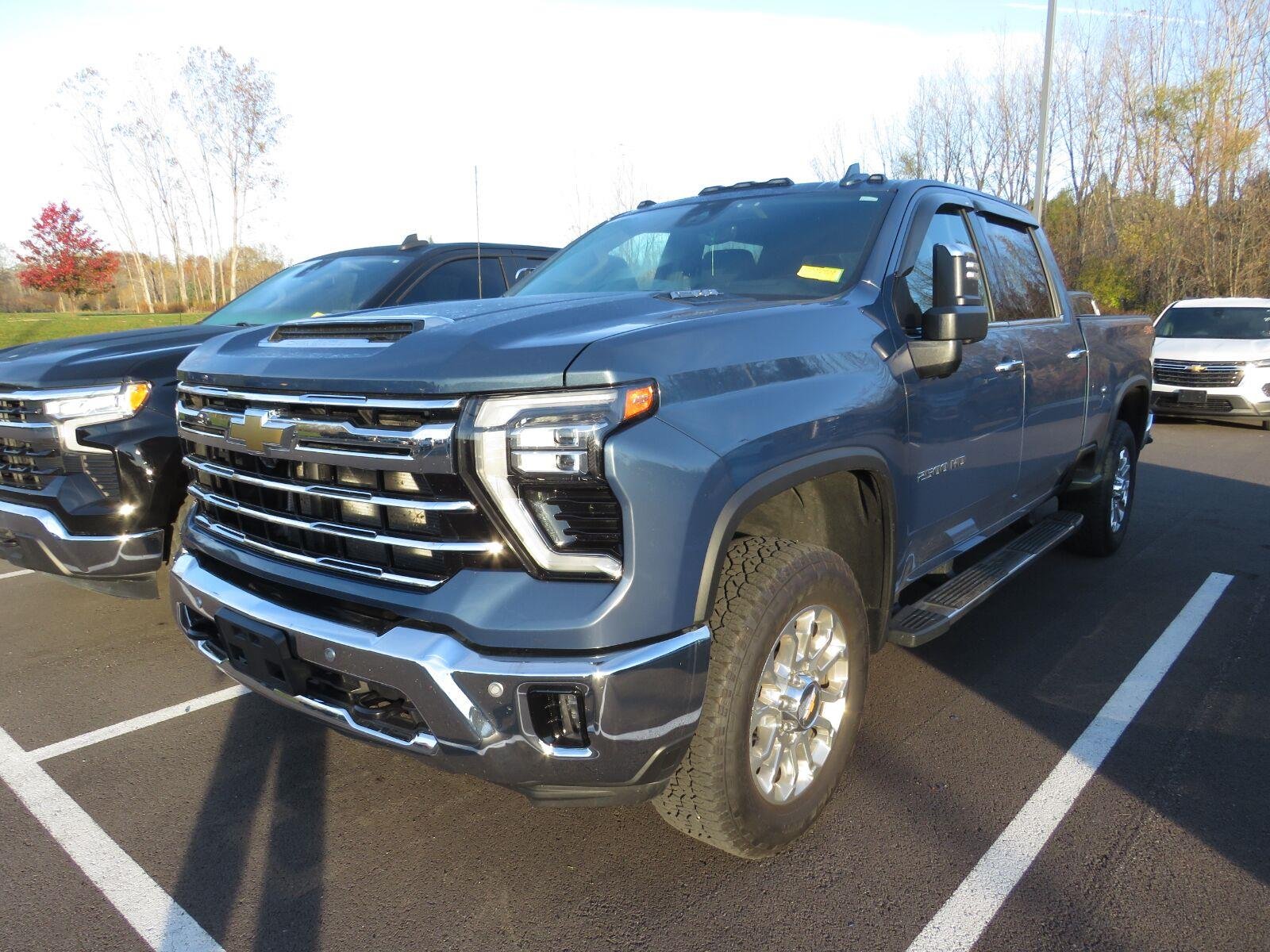 Used 2024  Chevrolet  image 6