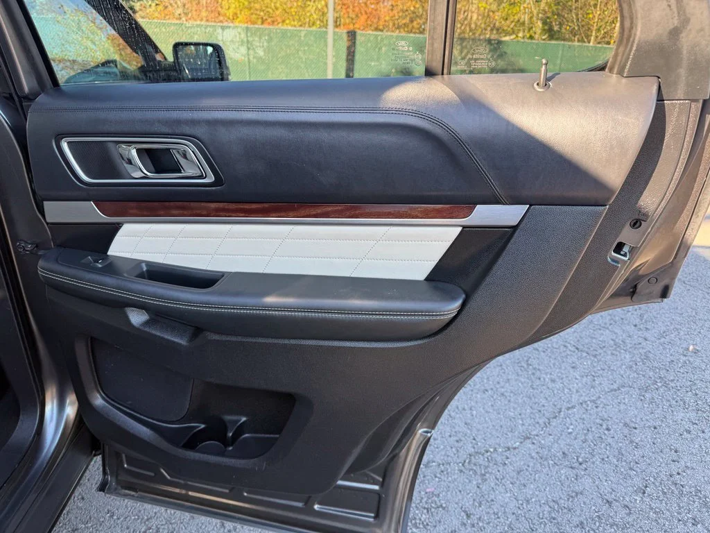 Used 2017 Magnetic Ford Platinum image 26