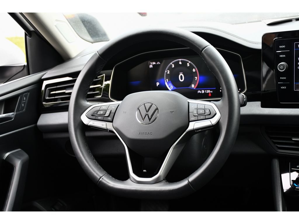 Used 2025 Opal White Pearl Volkswagen SE image 17