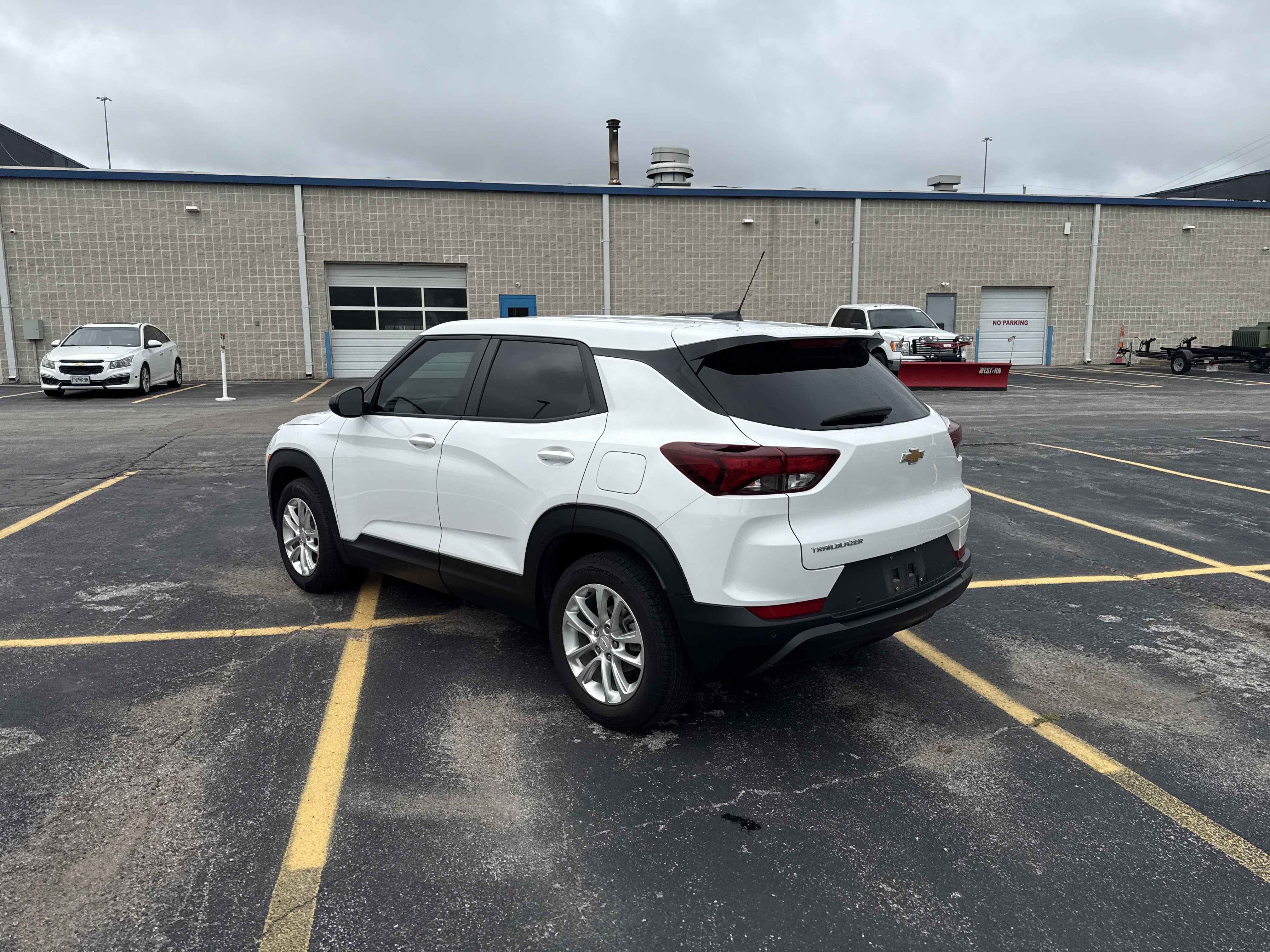 Used 2024 Summit White Chevrolet LS image 4