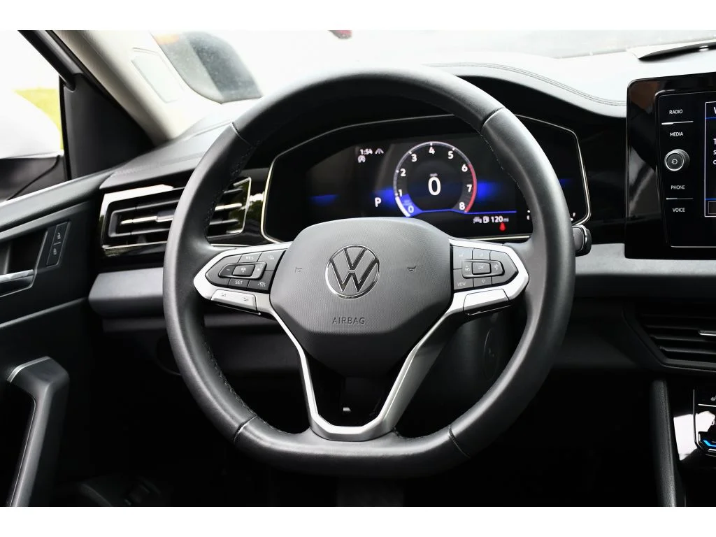 Used 2025 Opal White Pearl Volkswagen SE image 17
