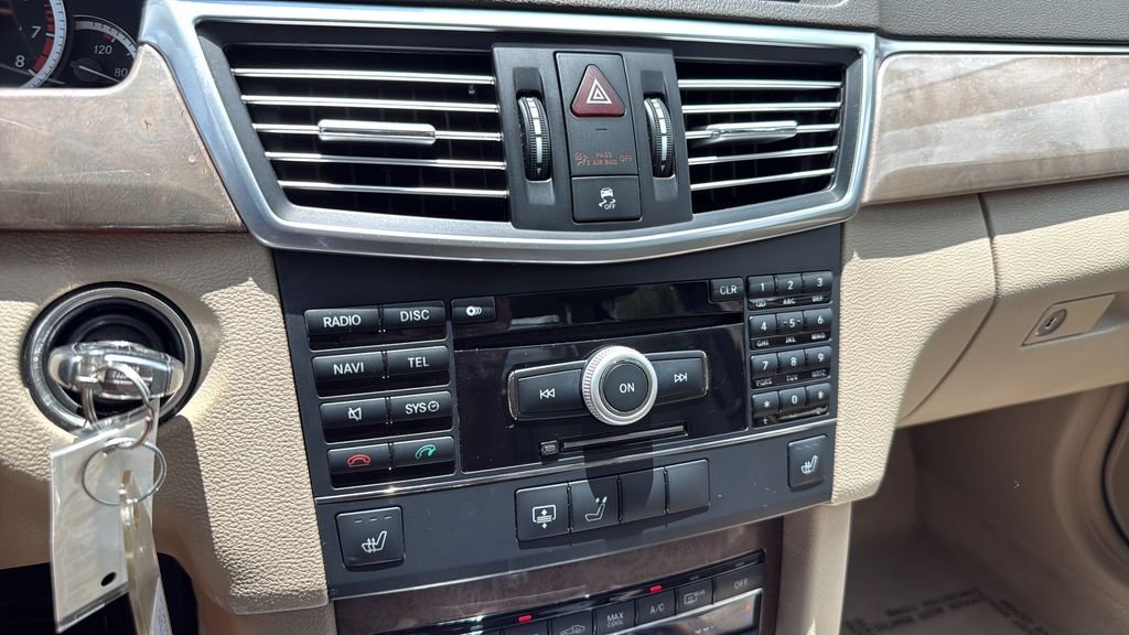Used 2010  Mercedes-Benz E 350 image 19