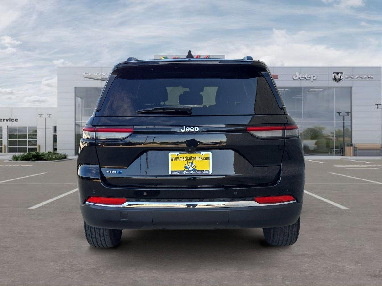 Used 2022 Black Jeep BASE image 4