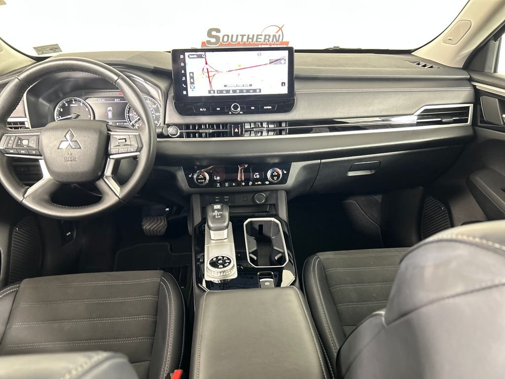 Used 2025 Black Mitsubishi SE image 17