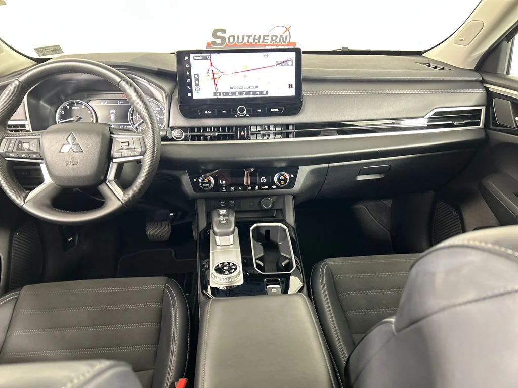 Used 2025 Black Mitsubishi SE image 17