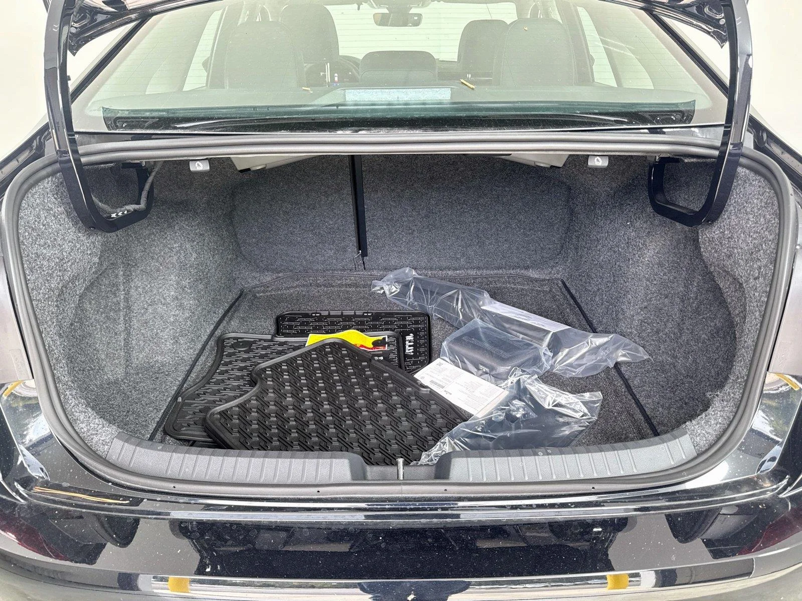 New 2027  Volkswagen SE image 25