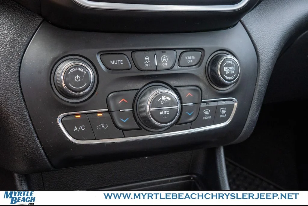 Used 2020 Slate Blue Jeep Latitude Plus image 23