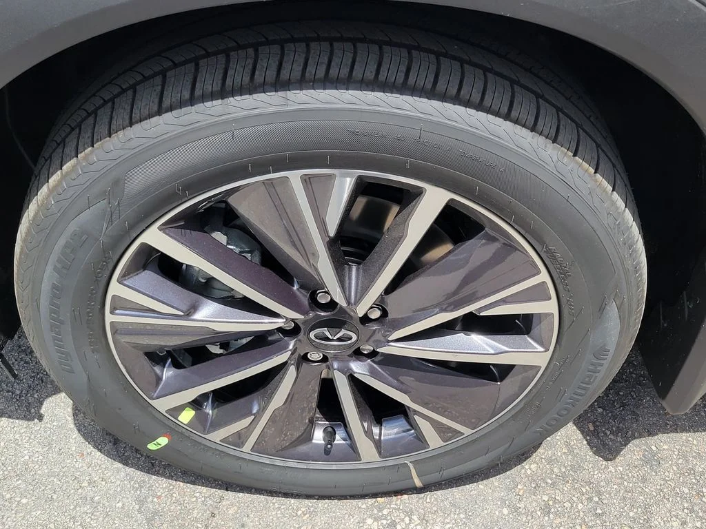 New 2027 Gray INFINITI LUXE image 7
