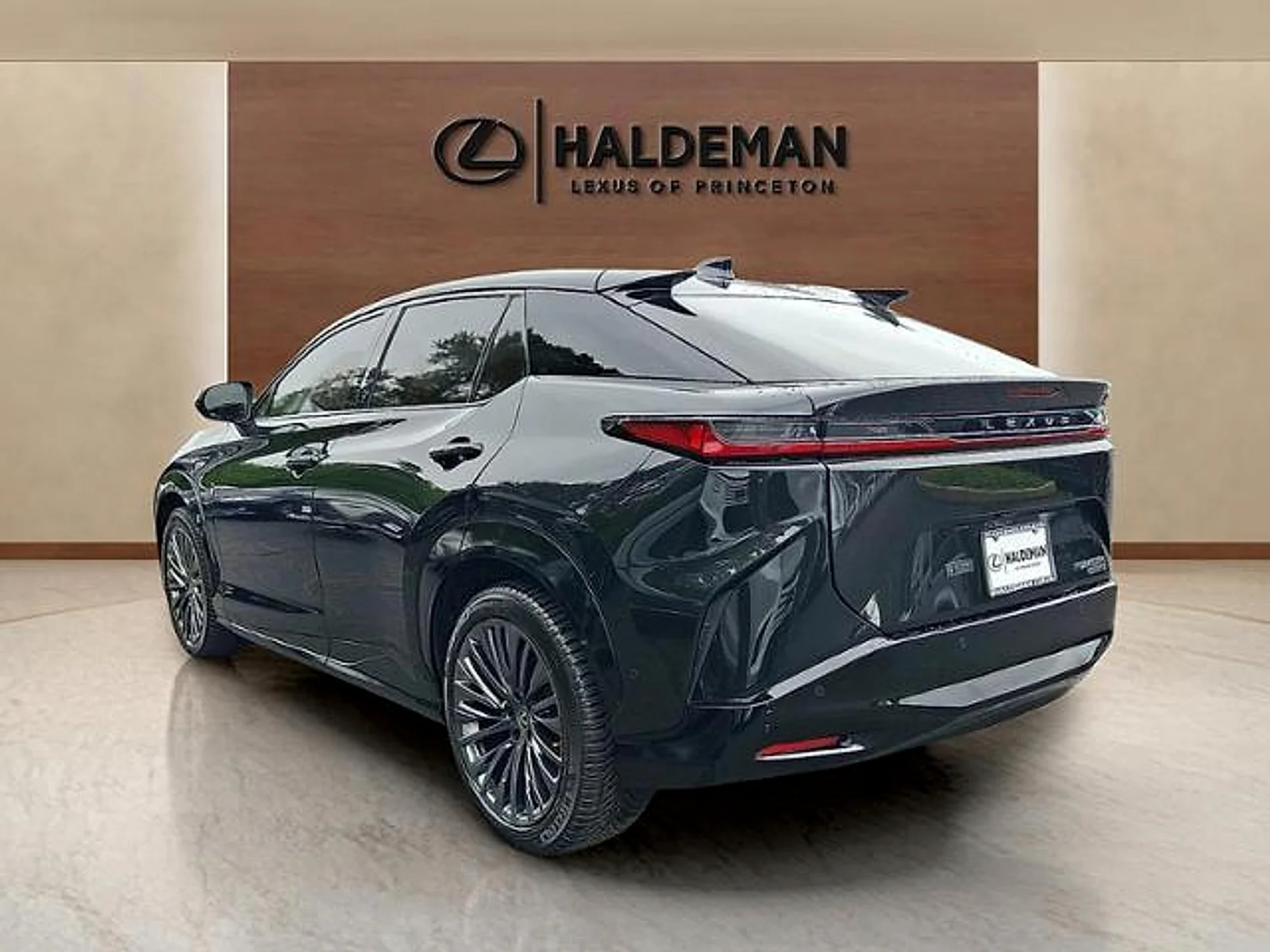 Certified Used 2023 CAVIAR Lexus Luxury image 4