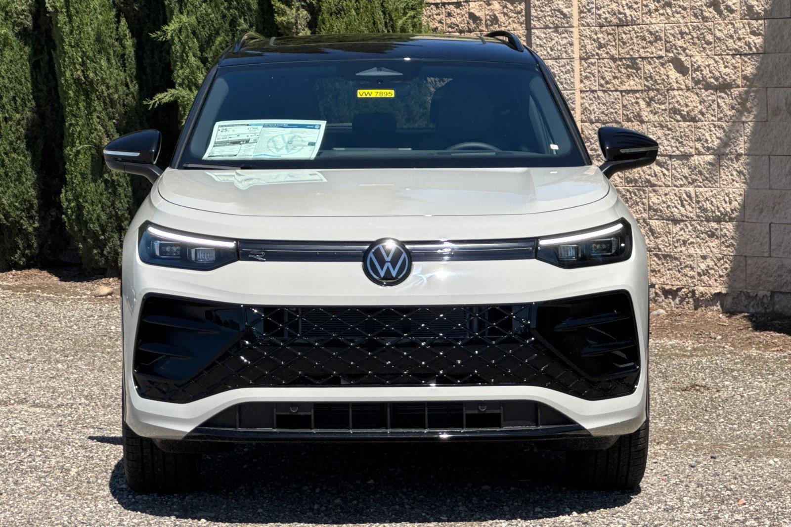 New 2026 Sandstone w/Deep Black Roof Volkswagen SE R-Line Black image 9