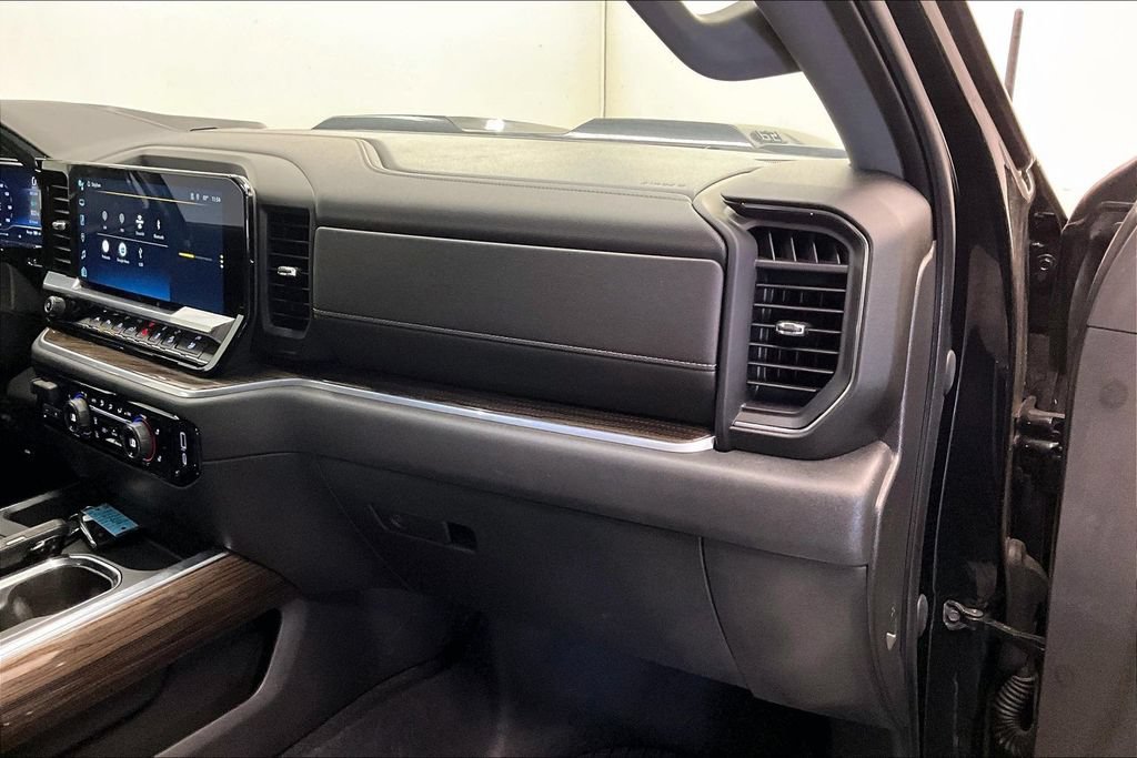 Used 2022 BLACK Chevrolet LT Trail Boss image 15