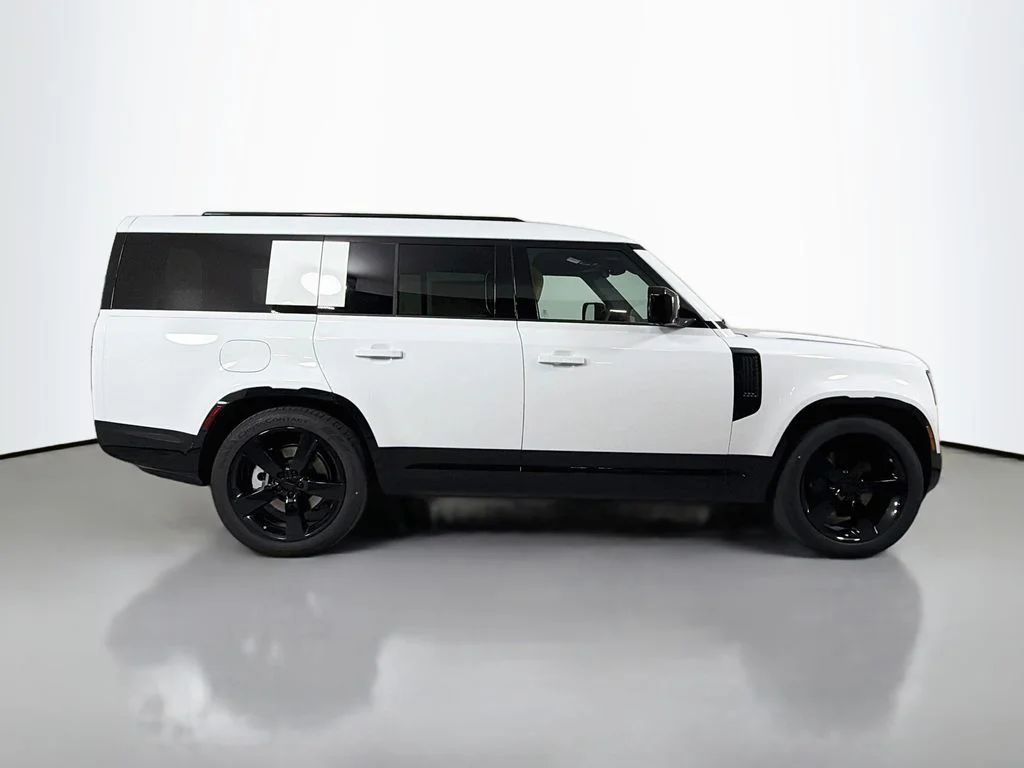 New 2026 Fuji White Land Rover X-Dynamic SE image 4