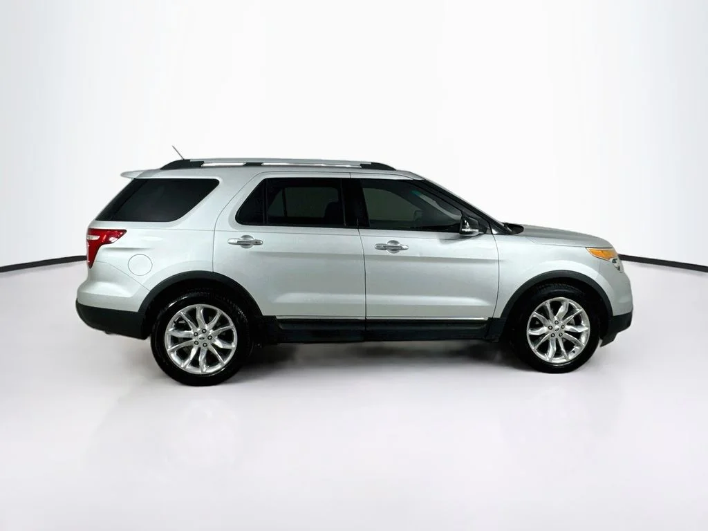 Used 2013 Ingot Silver Ford XLT image 9