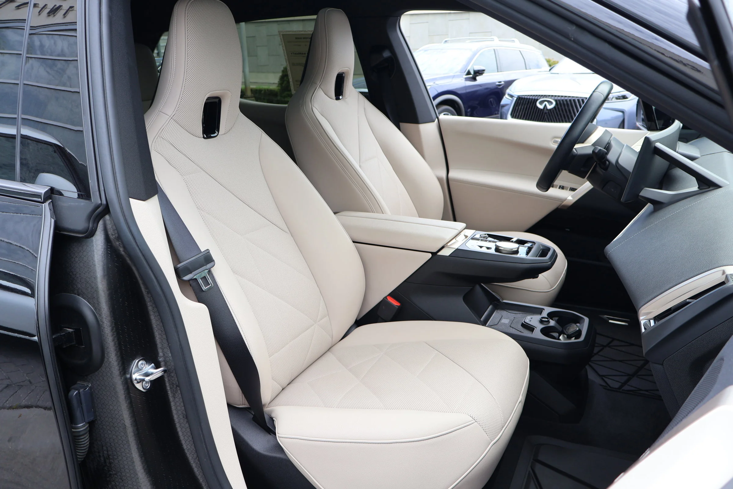 2025 BMW iX 50 - Photo 24