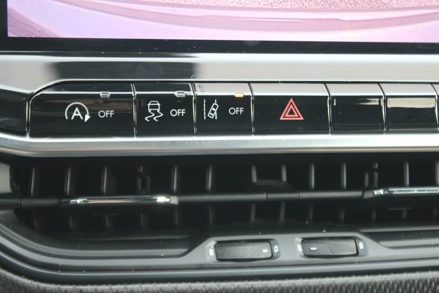 Used 2022 Gray Jeep Latitude image 7