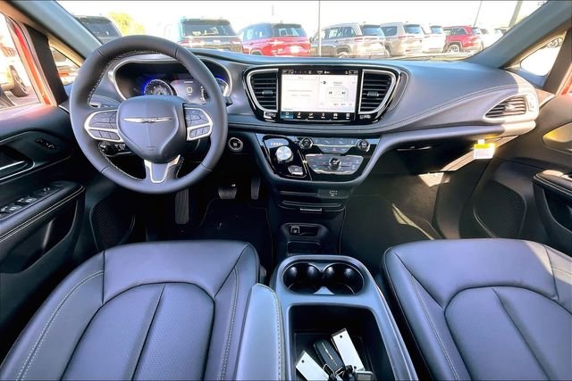 New 2026 Chrysler Pacifica Select 4D Passenger Van