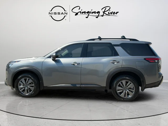 Used 2025 Gray Nissan SV image 4
