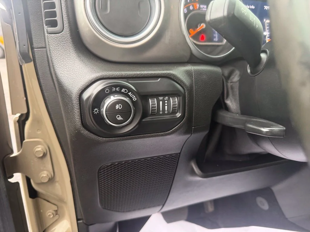 Used 2020 Green Jeep Overland image 17