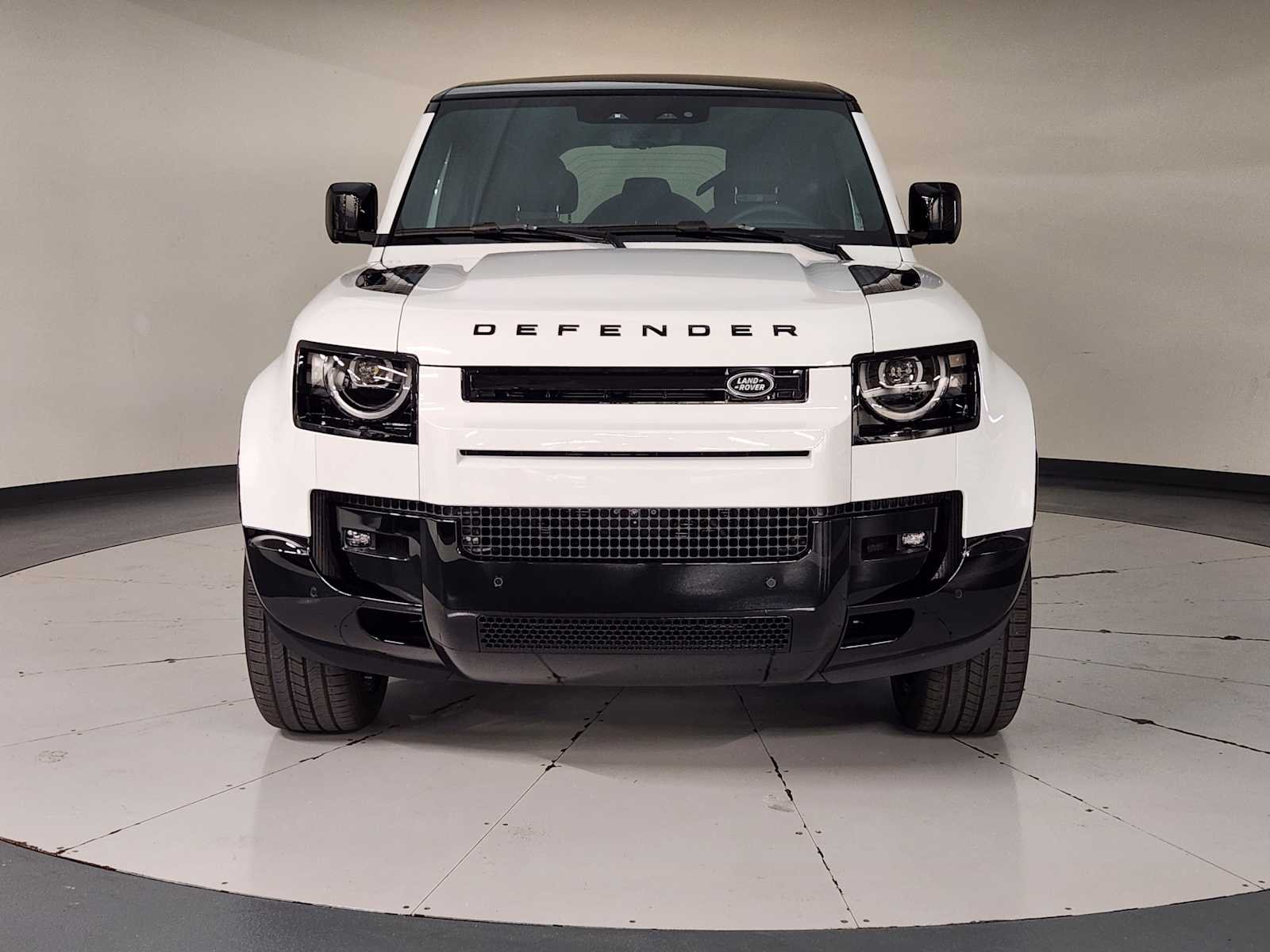 New 2026 Fuji White Land Rover V8 image 9