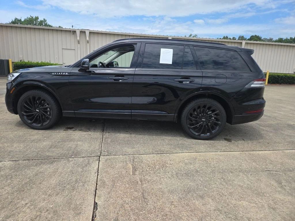 Used 2022 Black Metallic Lincoln Reserve image 7