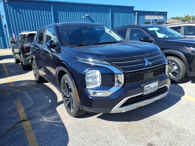 Used 2024  Mitsubishi SE image 4