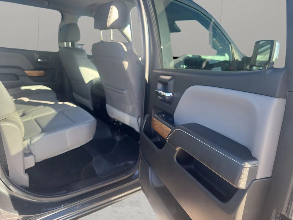Used 2018 GRAPHITE METALLIC Chevrolet LTZ image 16