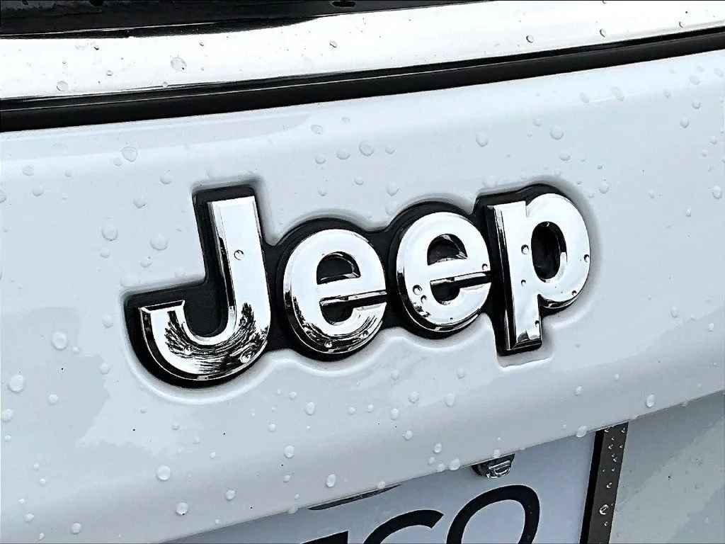 Used 2024 Bright White Clearcoat Jeep Limited image 25