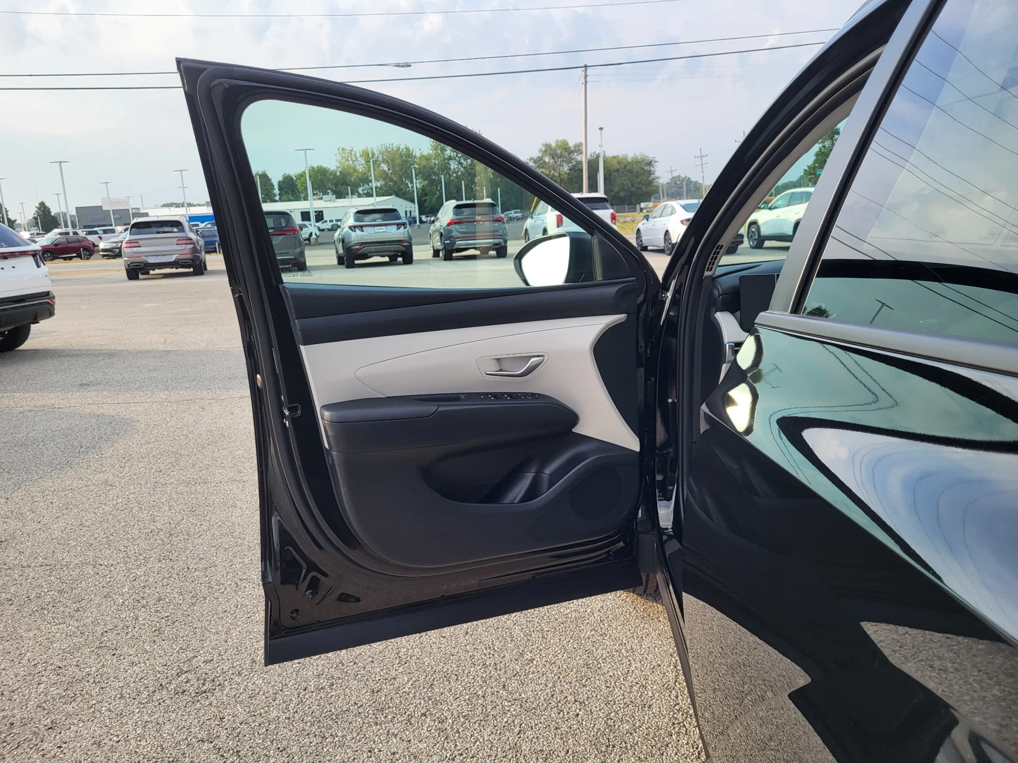 New 2026 Phantom Black Hyundai SEL Plus image 17