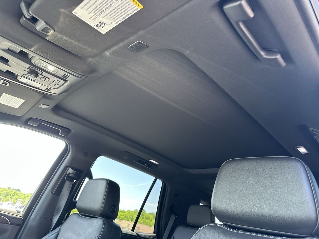 Used 2021 Red Chevrolet Z71 image 27