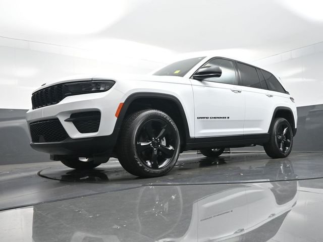 Used 2025 White Jeep Altitude X image 48