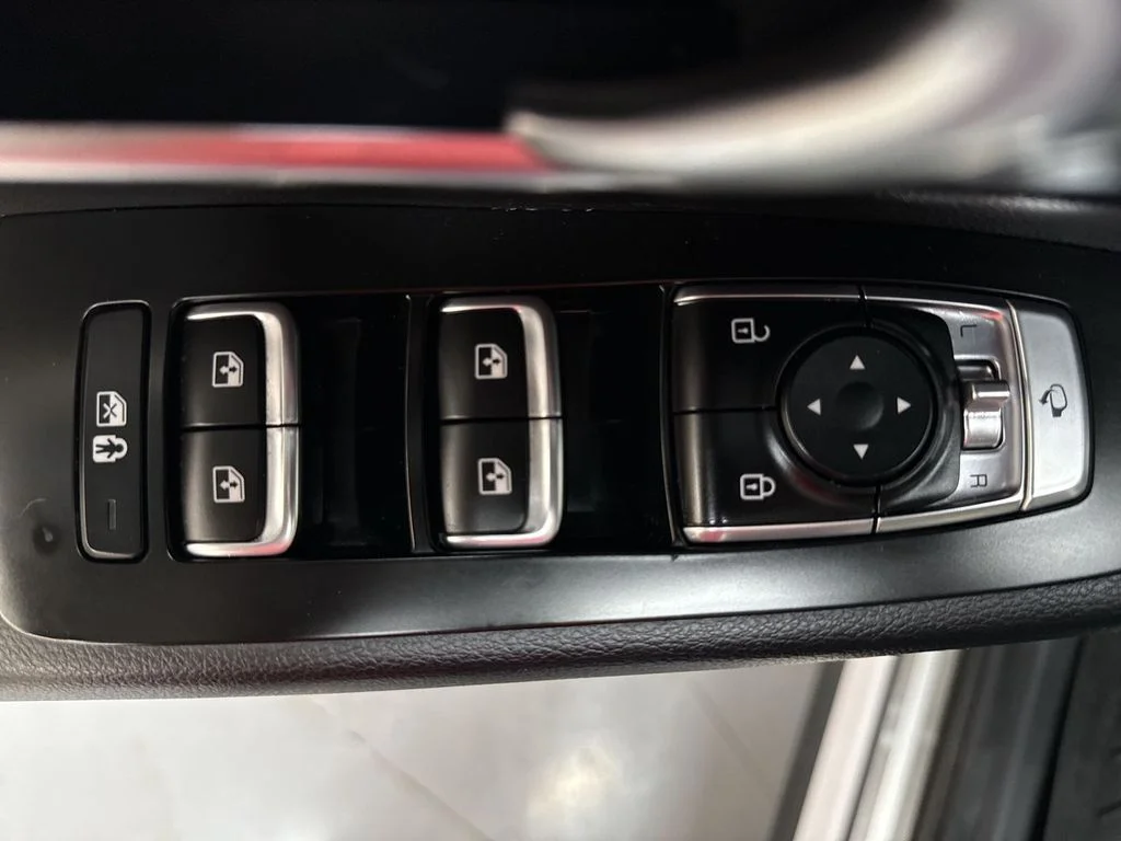 Used 2021 White Pearl Kia SX image 13