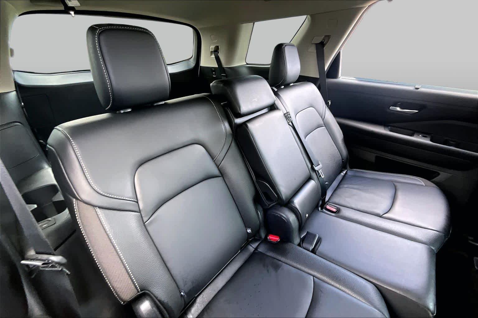 Used 2024 Pearl White Tricoat Nissan SL image 19