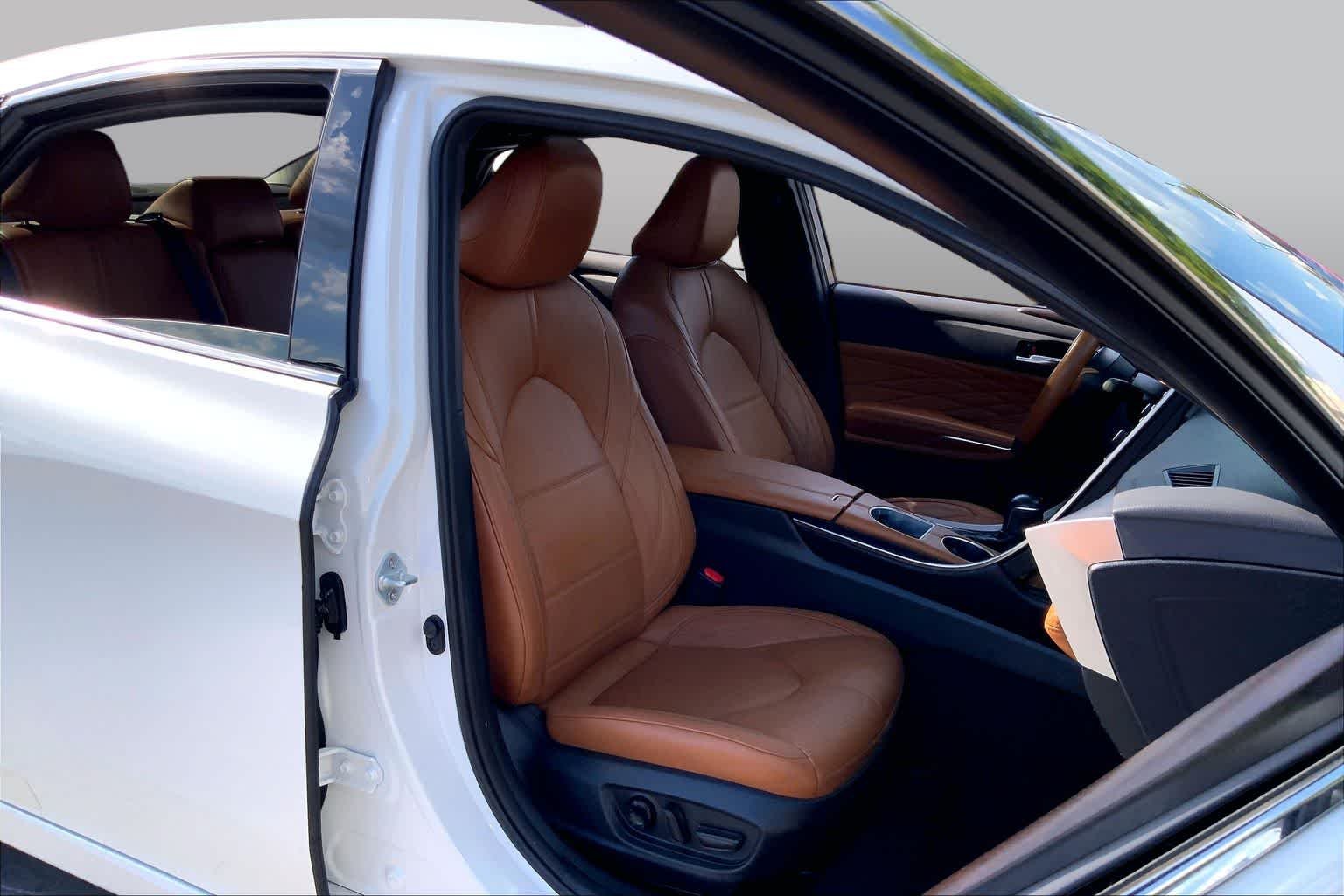 Used 2022 Wind Chill Pearl Toyota Limited image 9