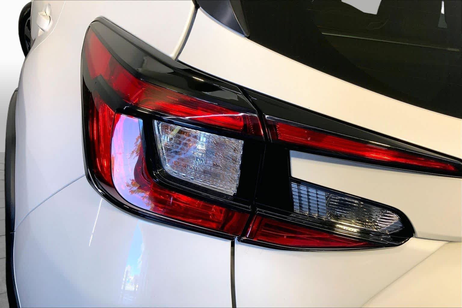 Used 2024 Crystal White Pearl Subaru Limited image 28