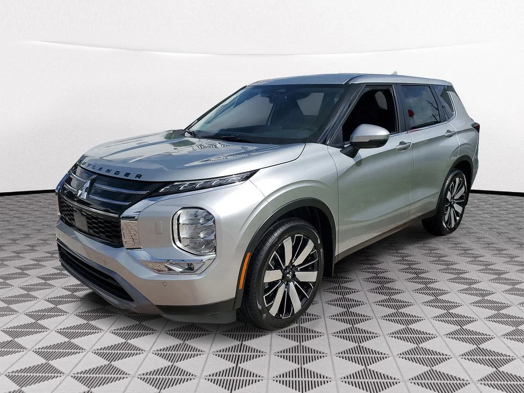 2025 Mitsubishi Outlander SE - Photo 3