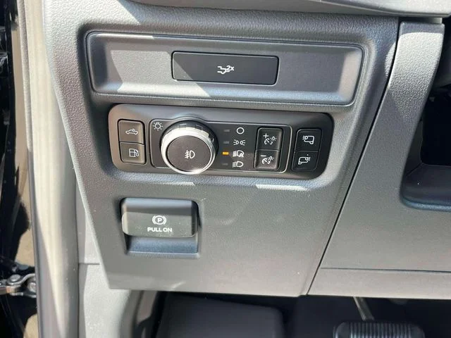 New 2026 Agate Black Metallic Ford XLT image 23