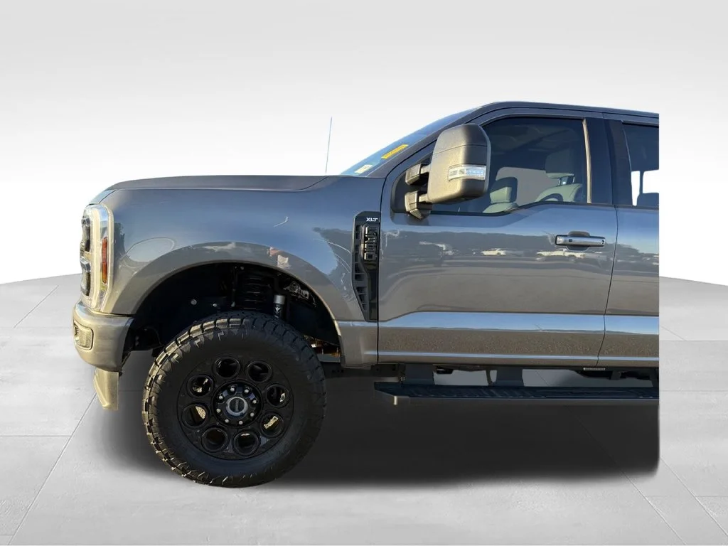 Used 2025 Gray Ford XLT image 23