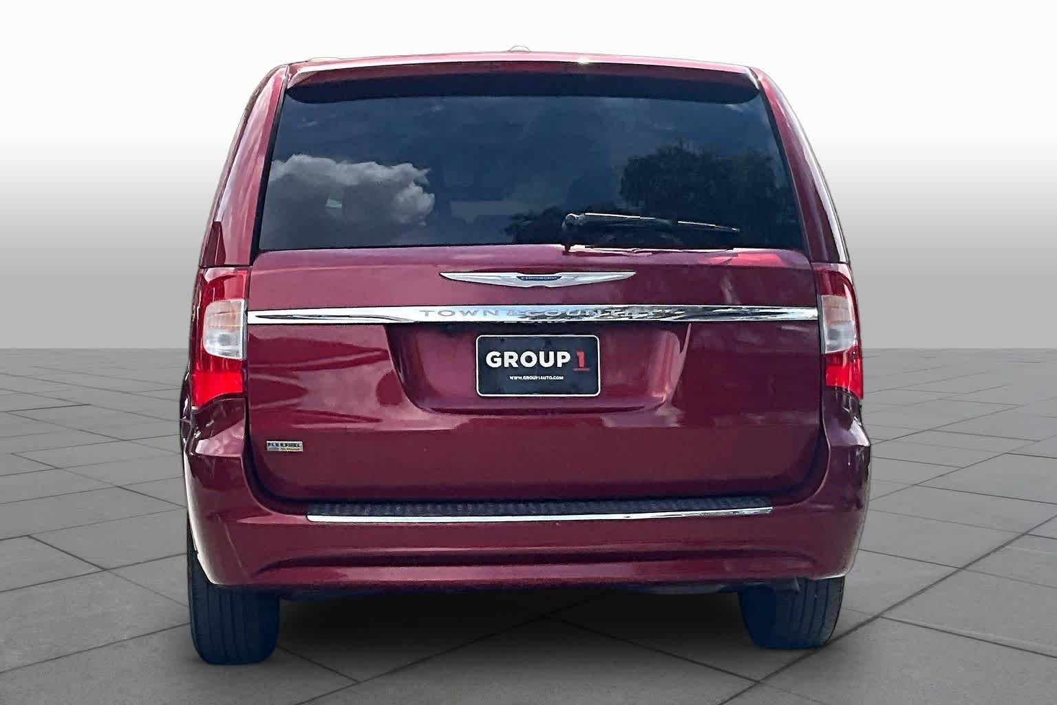 Used 2016 Deep Cherry Red Crystal Pearlcoat Chrysler Touring image 5