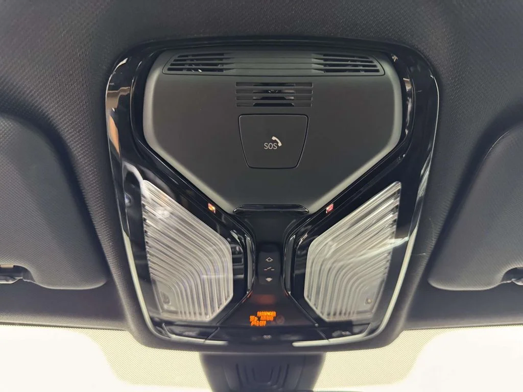 Used 2022 Black BMW xDrive40i image 25