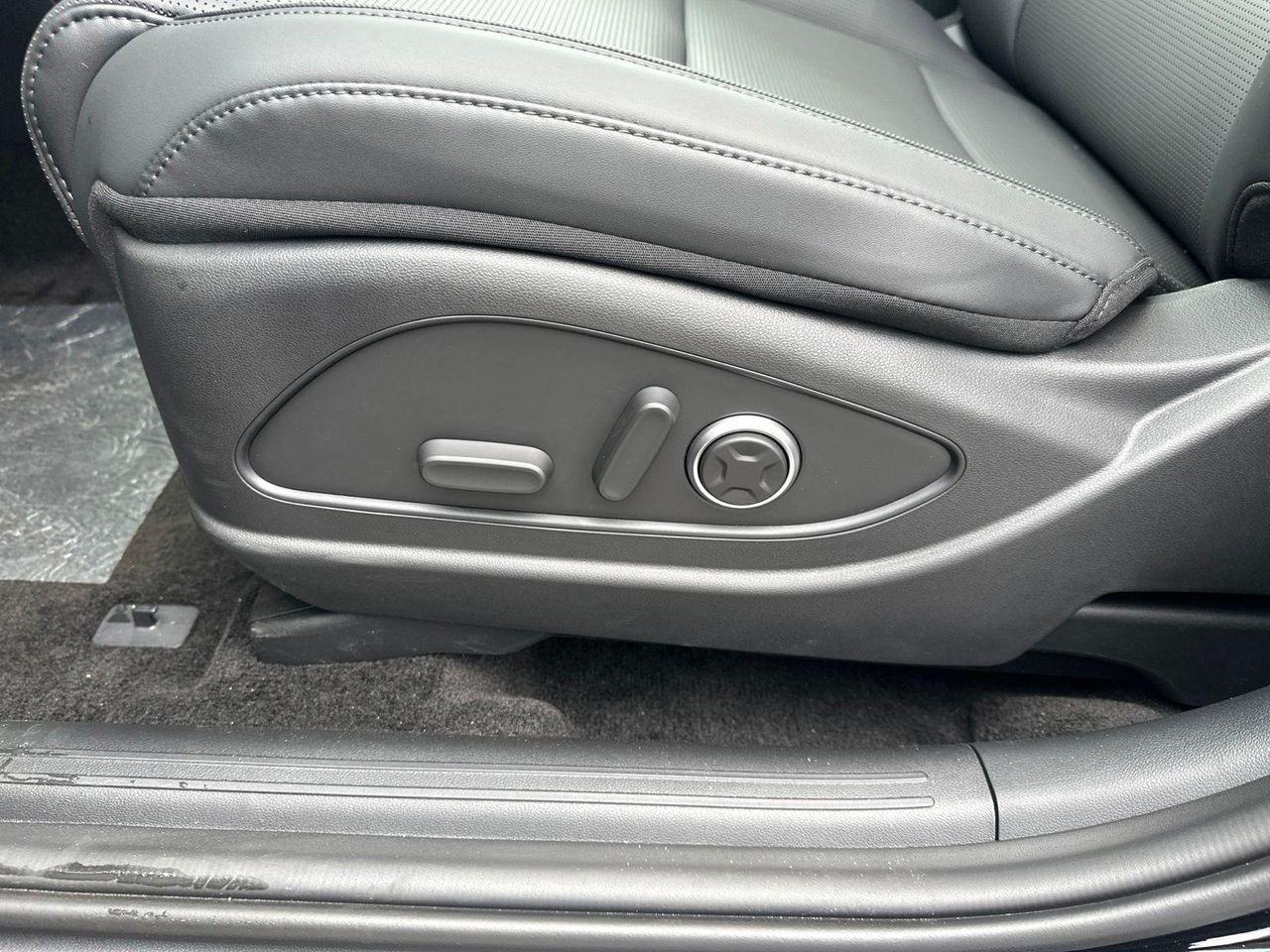 New 2026 Black Hyundai SEL Premium AWD image 103