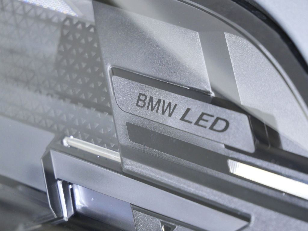 New 2026 Skyscraper Grey Metallic BMW xDrive40i image 4