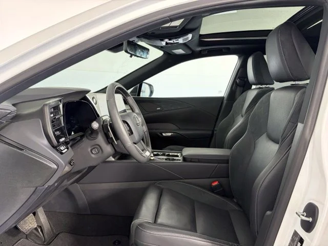 Used 2025 White Lexus 350h Luxury image 10